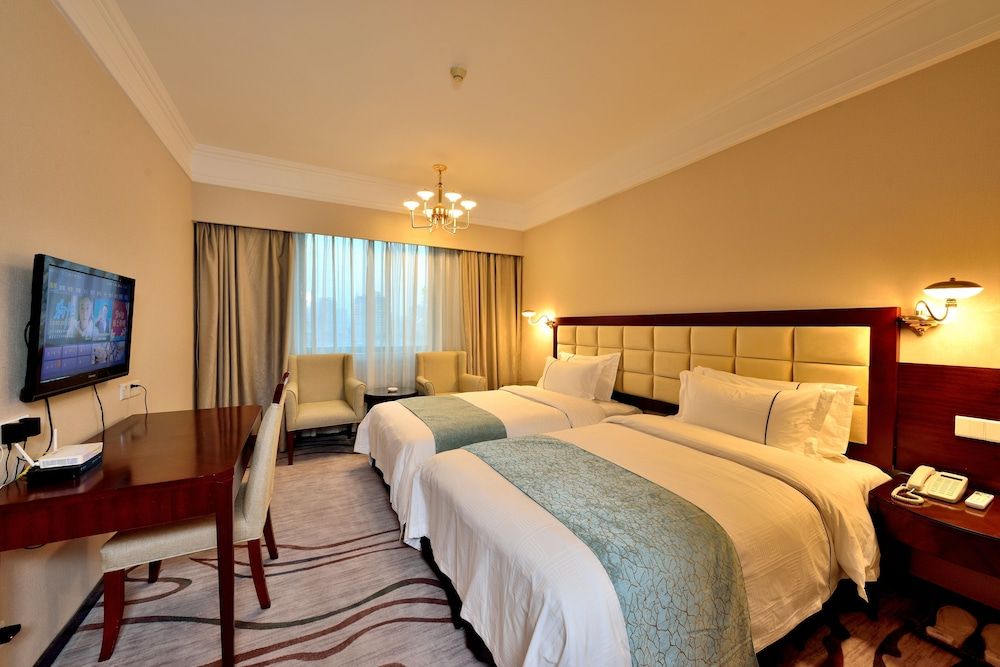 Haijun Hotel Deluxe Twin Room, City View 6