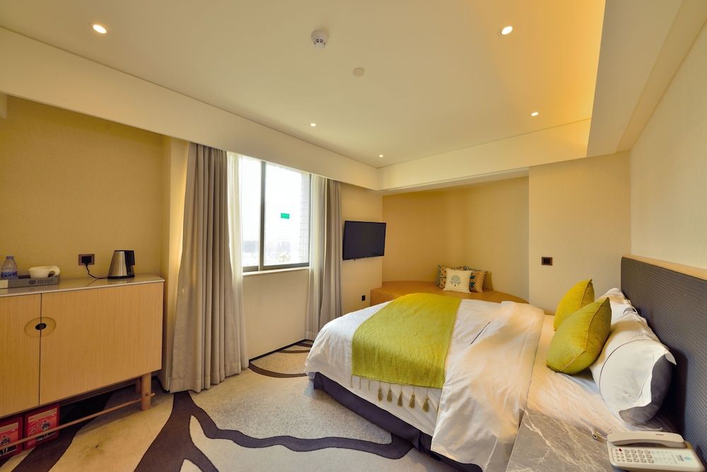 Haijun Hotel Elegant River View Room 3