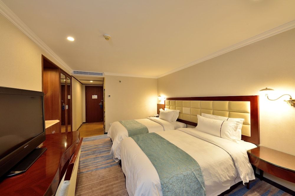 Haijun Hotel Deluxe Twin Room, City View 2