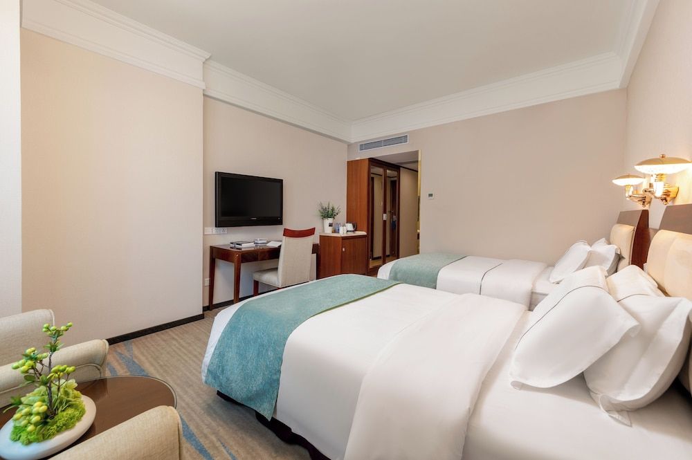 Haijun Hotel Deluxe Twin Room, City View 7