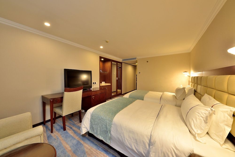 Haijun Hotel Deluxe Twin Room, City View 5