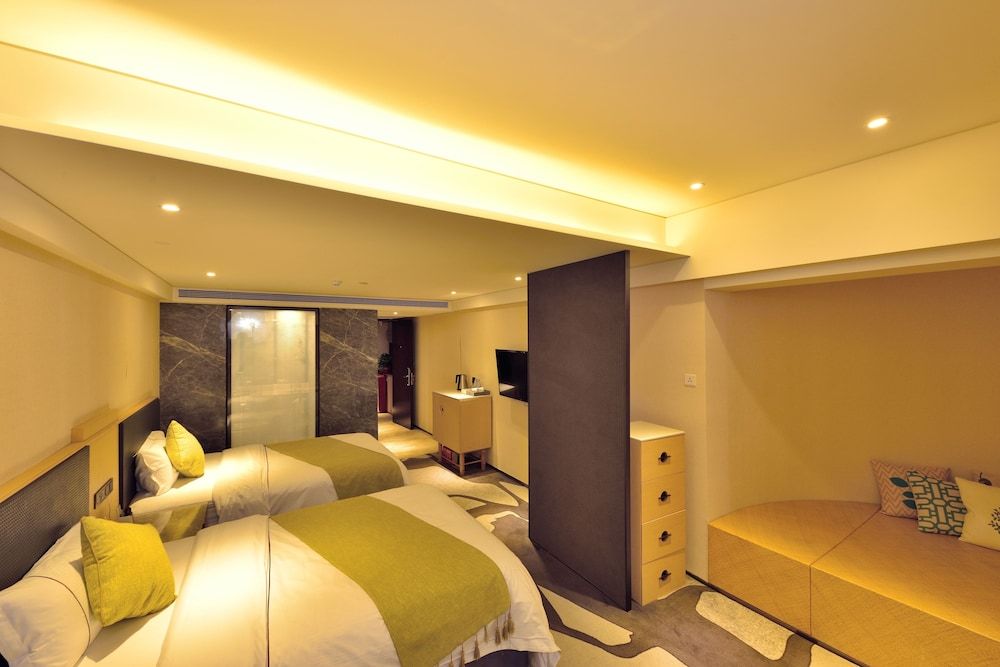 Haijun Hotel Elegant River View Room 2