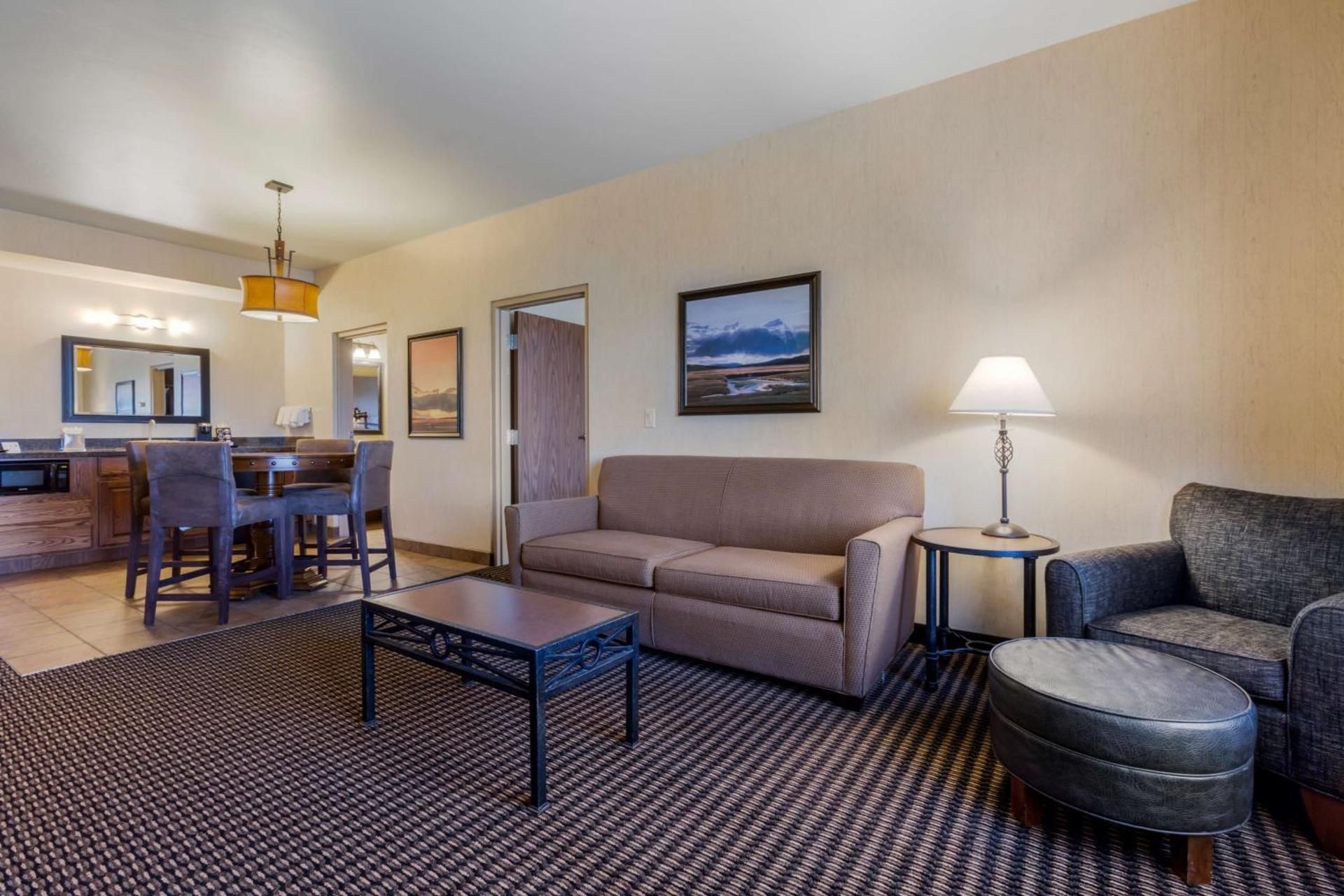 Best Western Plus Bryce Canyon Grand Hotel Accessible - Suite 1 King Bed, Mobility Accessible, Communication Assistance, Roll In Shower, Sofabe 2