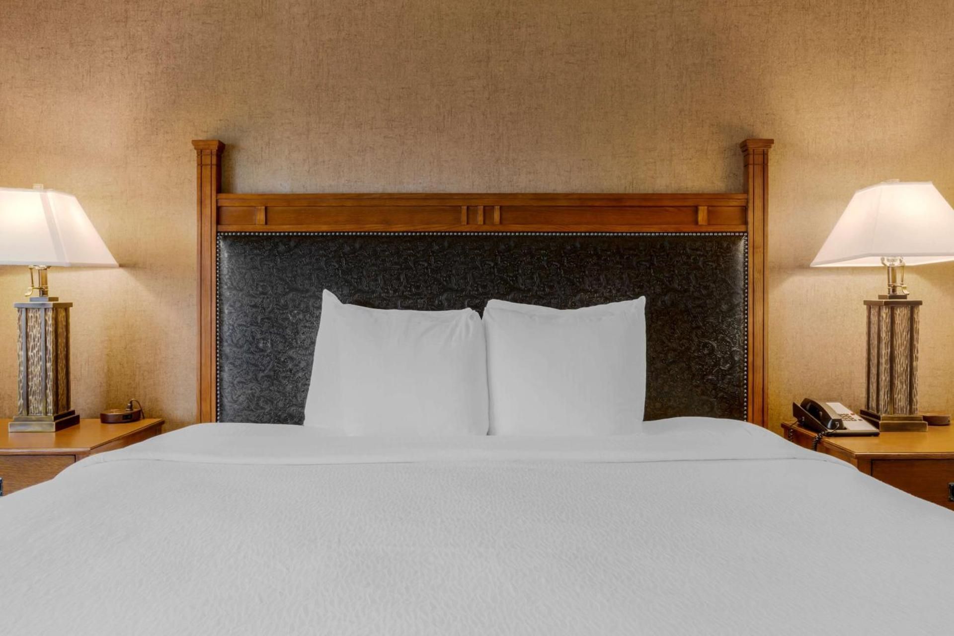 Best Western Plus Bryce Canyon Grand Hotel King Room - Non-Smoking 2