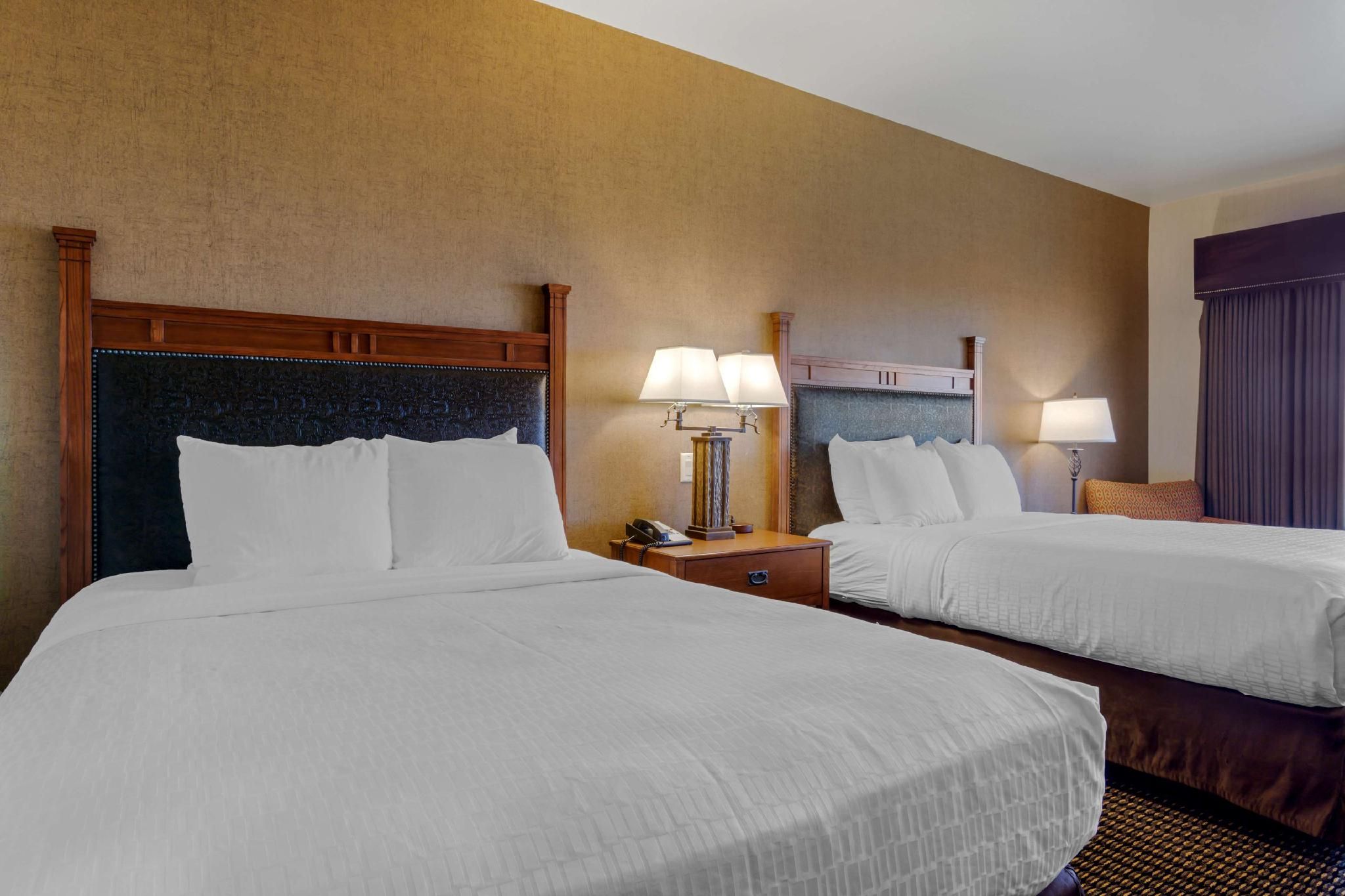 Accessibility - Suite - 2 Queen Beds, Bathtub, Sofabed, Nonsmoking