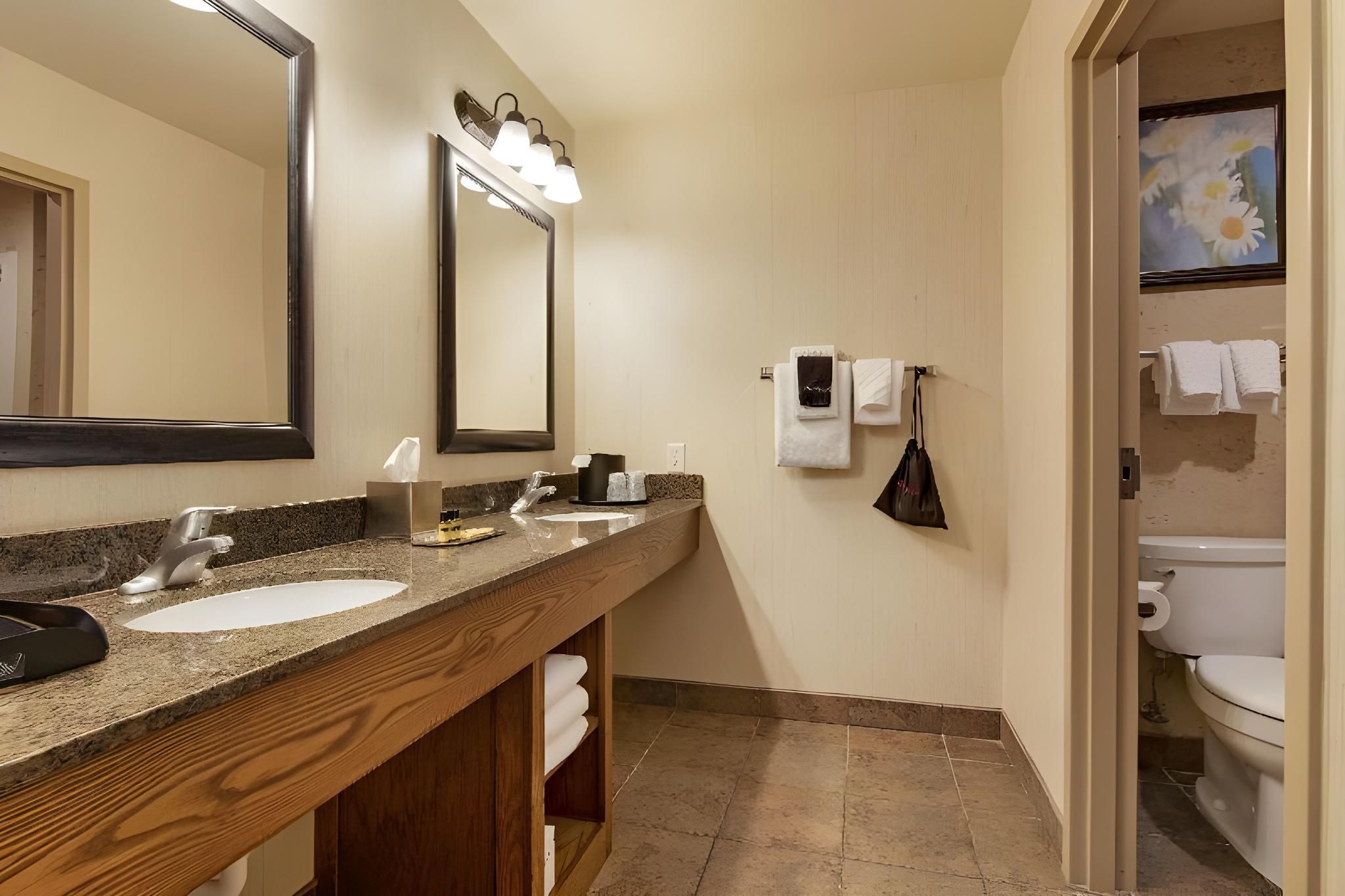 Suite - 2 Queen Beds, Nonsmoking, Sofabed, Deluxe Room