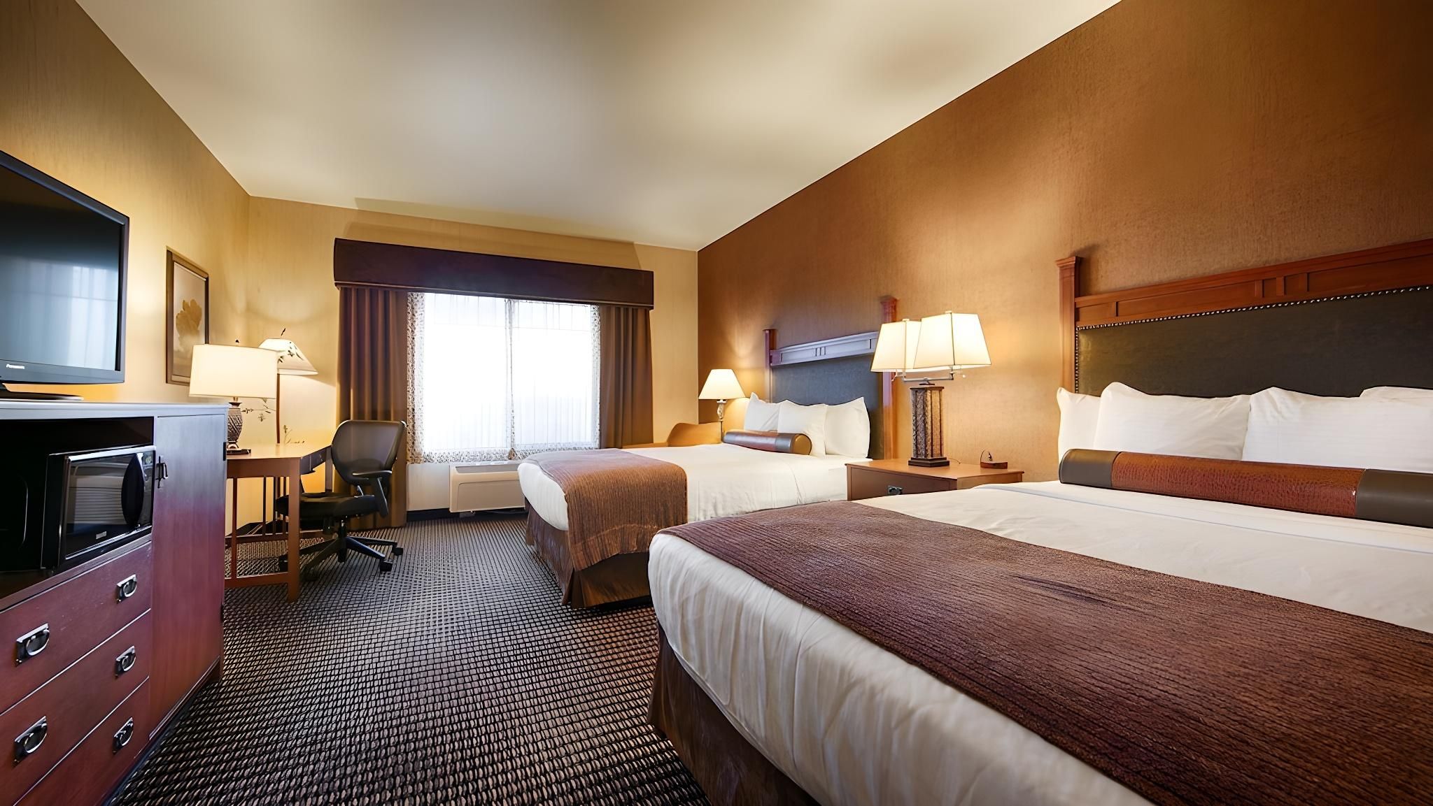 Suite - 2 Queen Beds, Nonsmoking, Sofabed, Deluxe Room