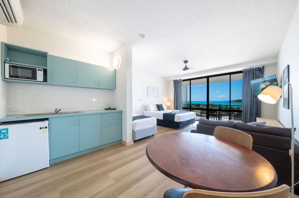 Whitsunday Terraces Hotel Airlie Beach Studio, Ocean View 9