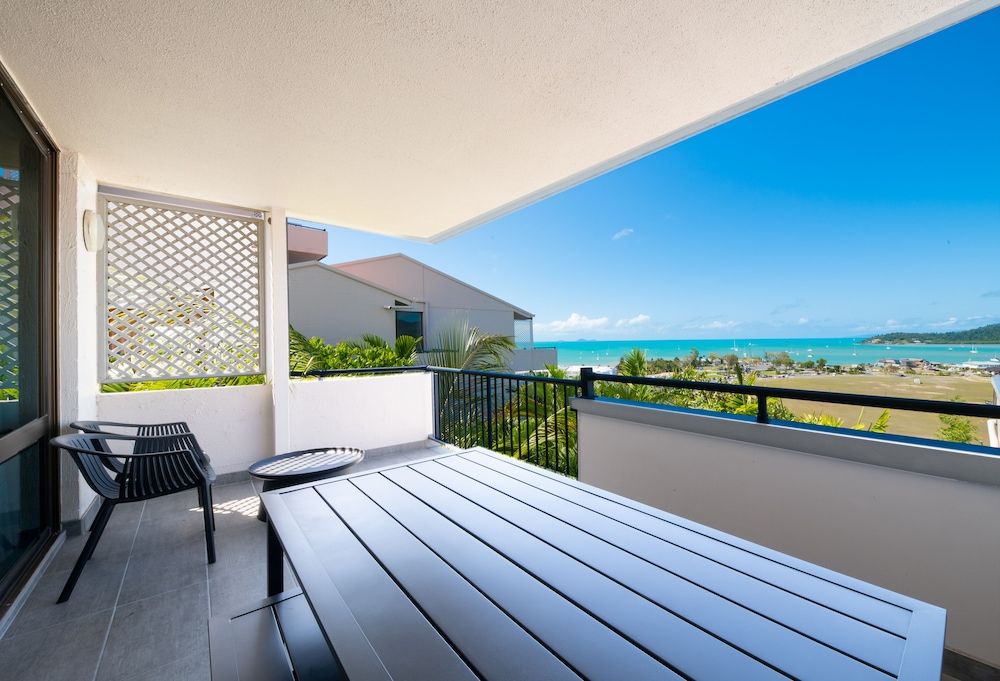 Whitsunday Terraces Hotel Airlie Beach Superior Apartment, 1 Bedroom, Ocean View 3
