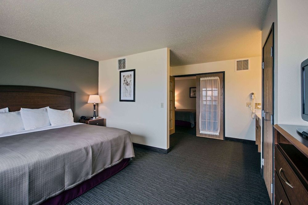 Suite, Multiple Beds, Non Smoking (Two-Bedroom Suite)