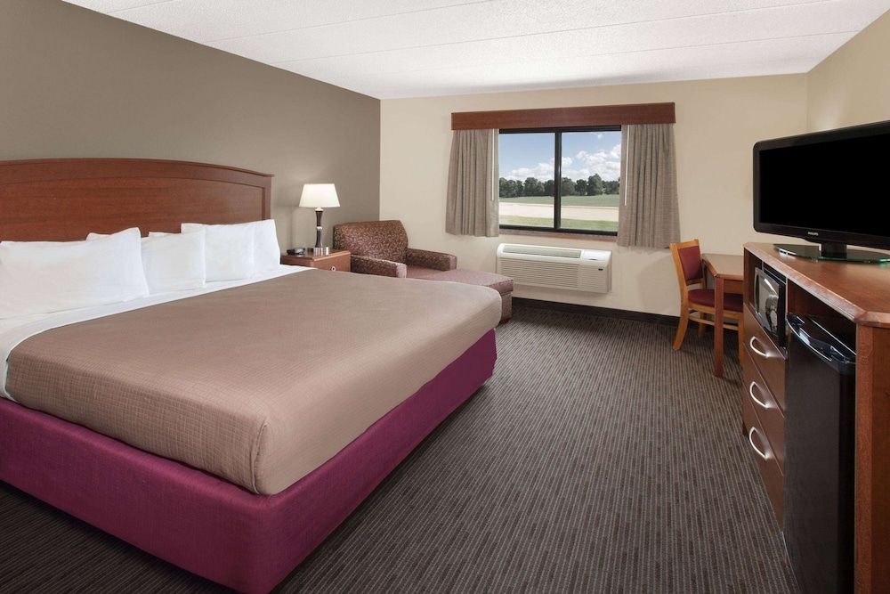 Room, 1 King Bed, Non Smoking
