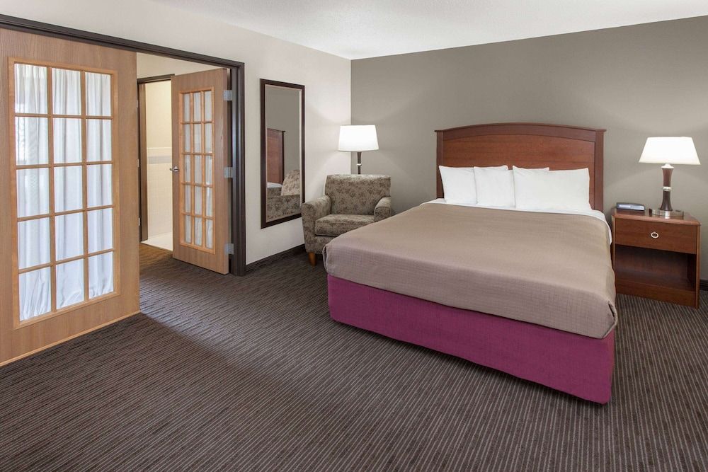 Suite, Multiple Beds, Non Smoking (Two-Bedroom Suite)