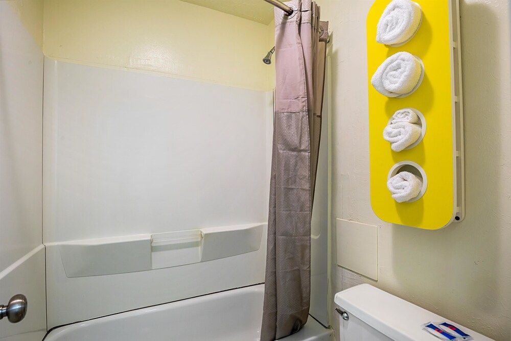 Motel 6 Madisonville, TX Standard Room, 2 Double Beds, Non Smoking, Refrigerator & Microwave 5