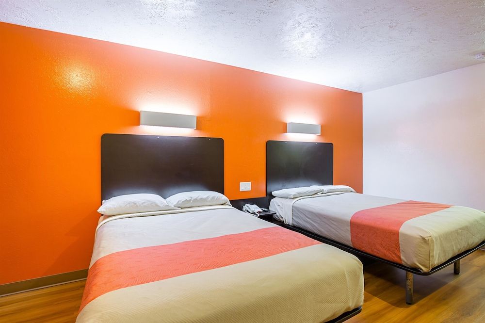 Motel 6 Madisonville, TX Standard Room, 2 Double Beds, Non Smoking, Refrigerator & Microwave 3