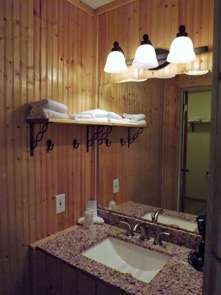 Double Queen Kitchen - Pet Free