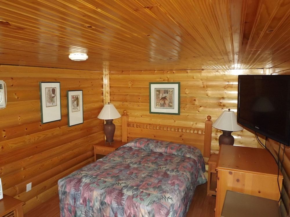 Deluxe Cabin, 1 Queen Bed