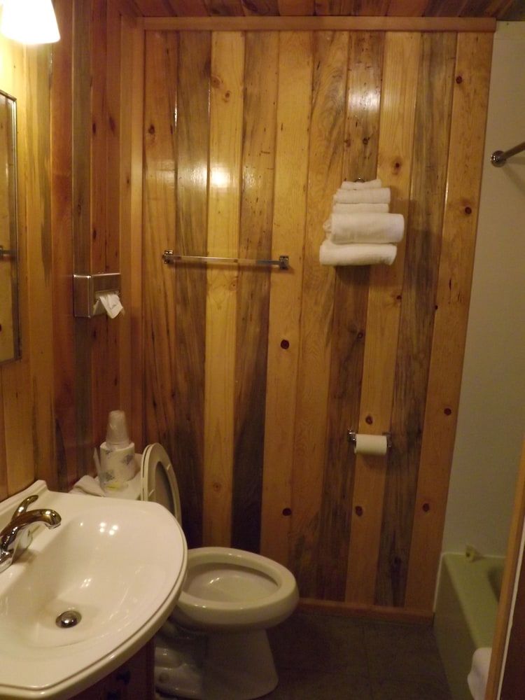 Queen Cabin Duplex - Pet Friendly