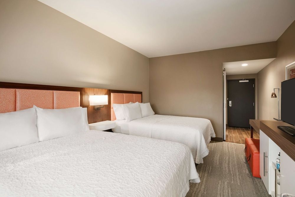 Room, 2 Queen Beds, Refrigerator (Bathtub)