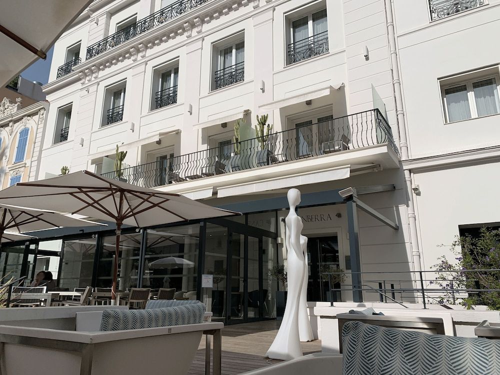 undefined Hôtel Le Canberra 4