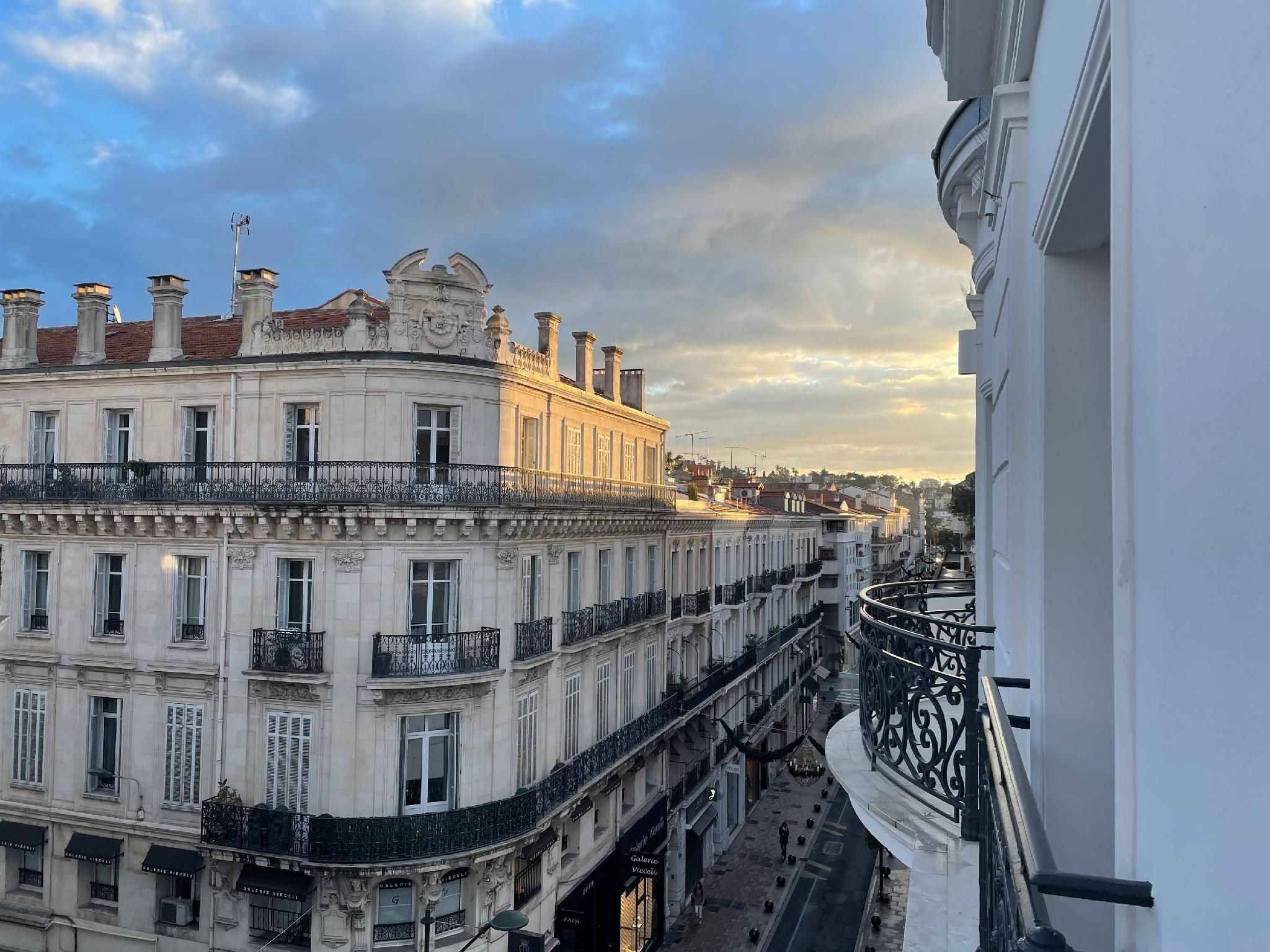 undefined Hôtel Le Canberra 8