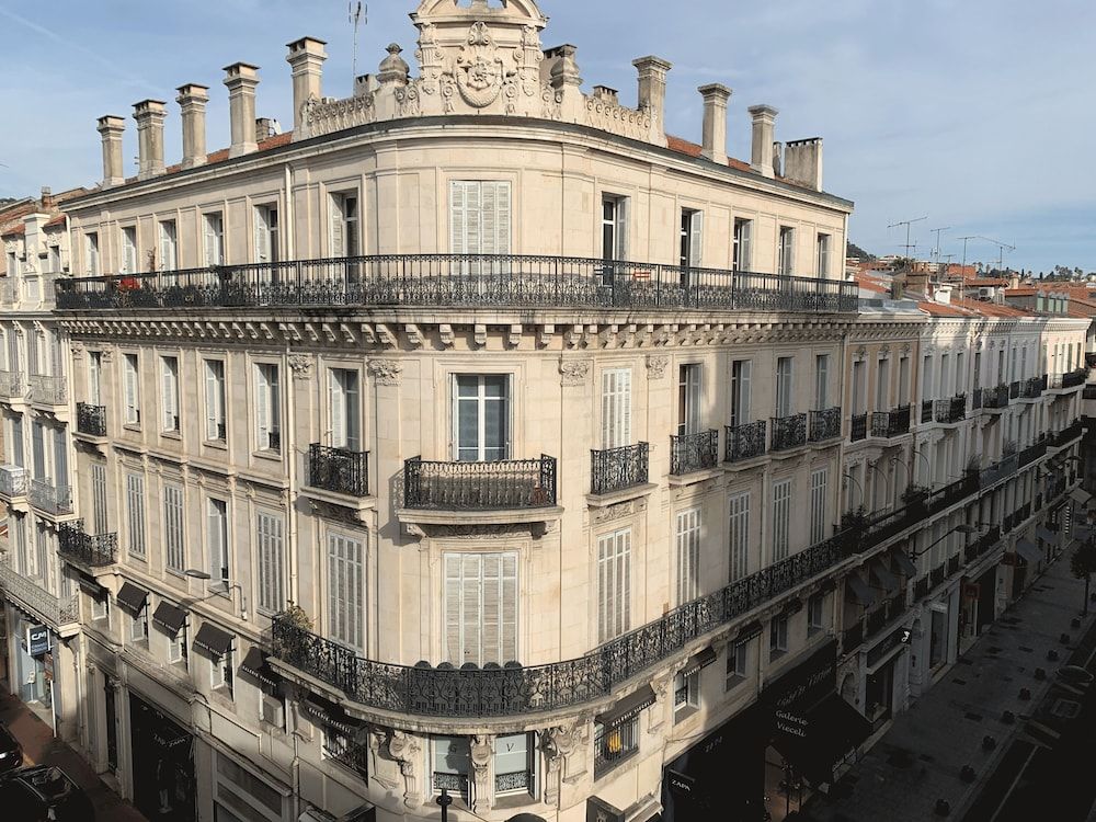 undefined Hôtel Le Canberra 5