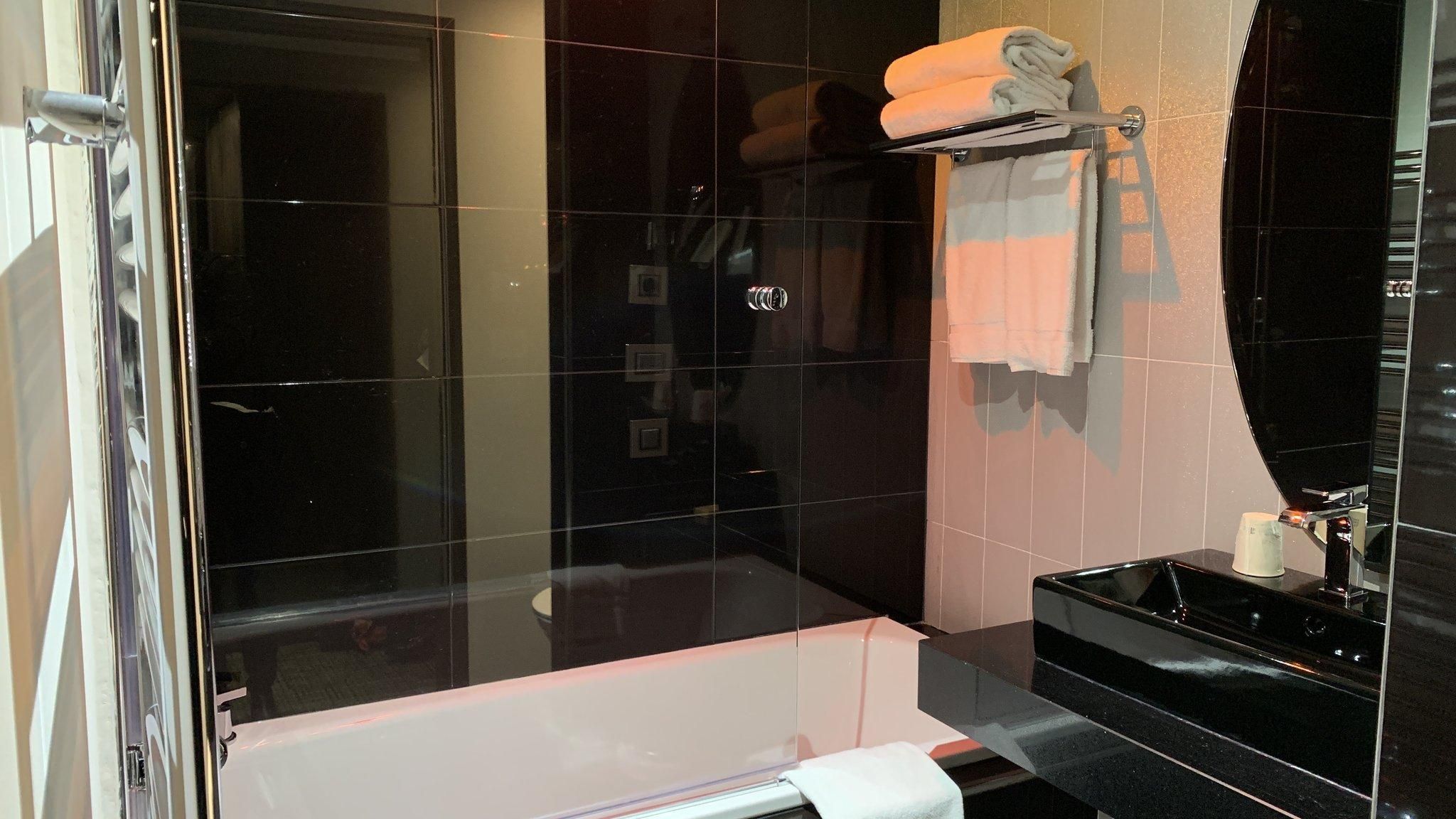 undefined Hôtel Le Canberra 9