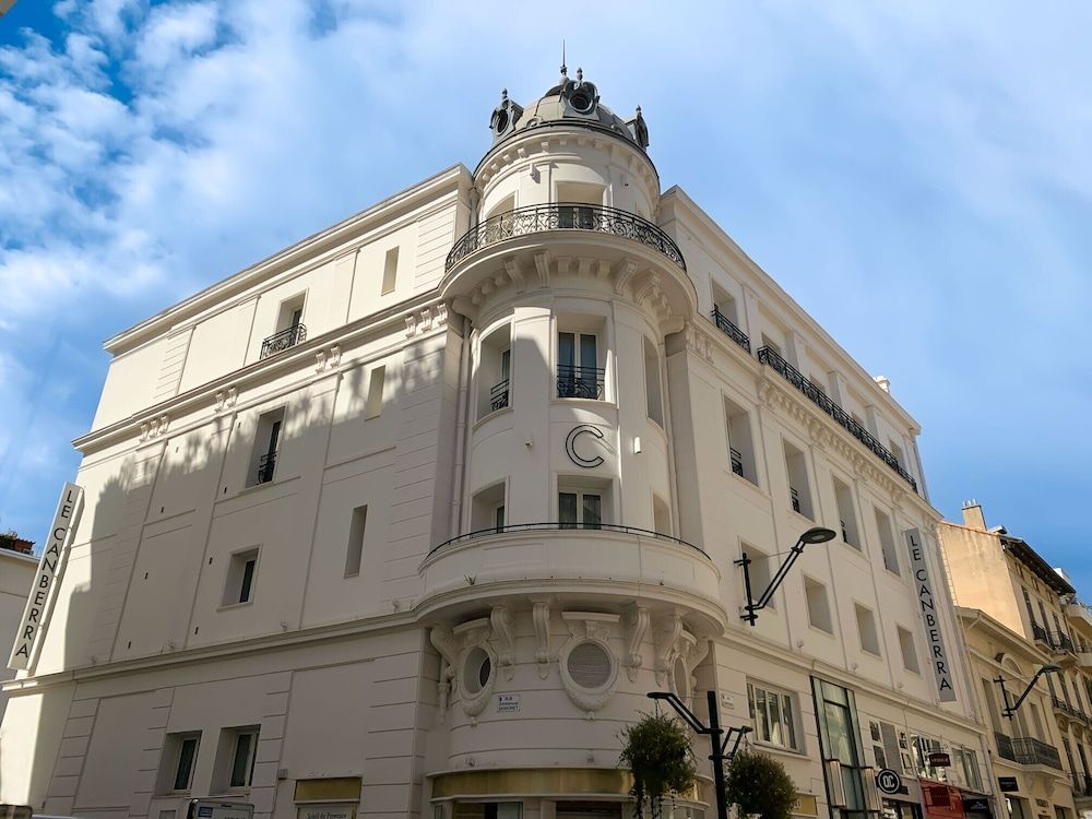 undefined Hôtel Le Canberra 2