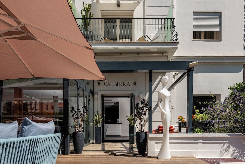 undefined Hôtel Le Canberra 3