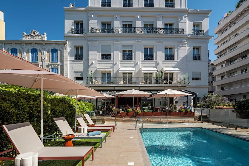 undefined Hôtel Le Canberra