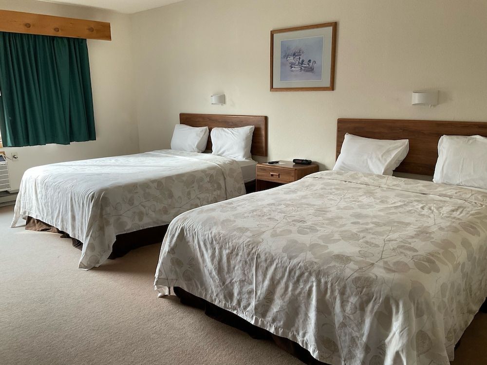 Standard Room, 2 Queen Beds, Lake View