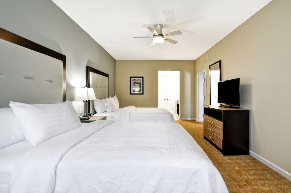 Suite, 2 Queen Beds, Accessible, Bathtub