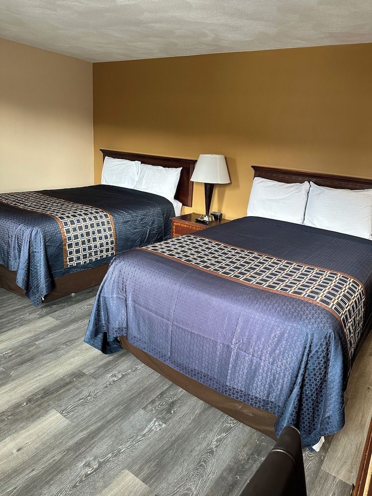 Wickford Motor Inn Room, 2 Double Beds 2