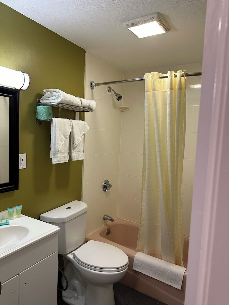 Wickford Motor Inn Room, 2 Double Beds 7