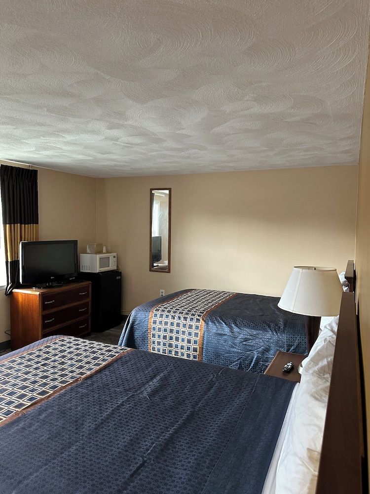 Wickford Motor Inn Room, 2 Double Beds 4