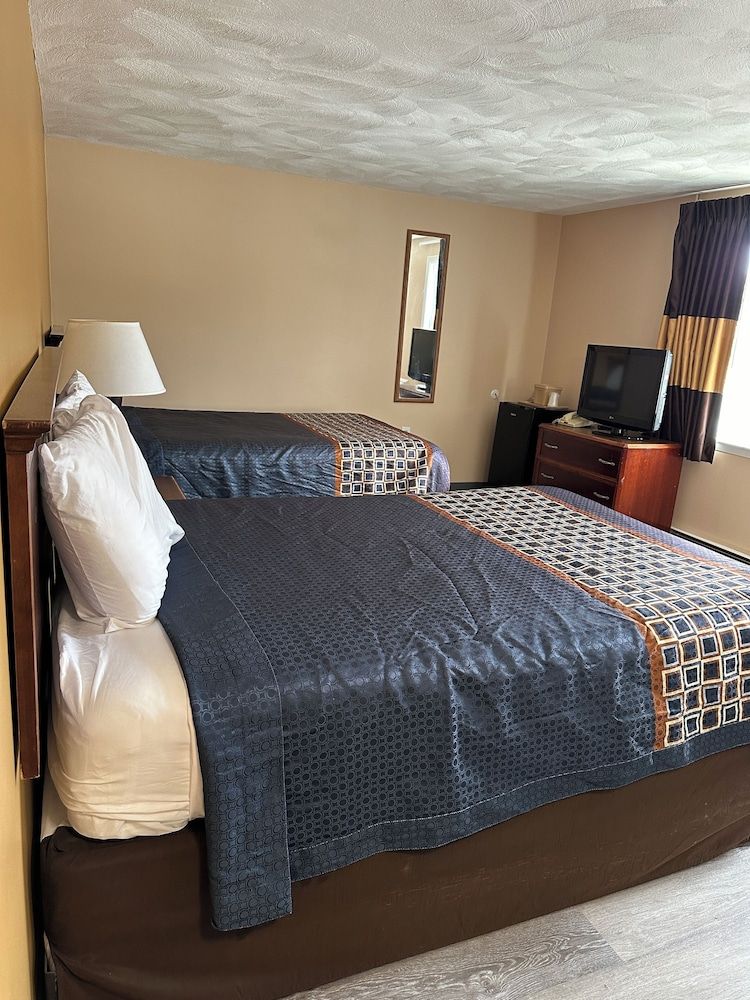 Wickford Motor Inn Room, 2 Double Beds 6