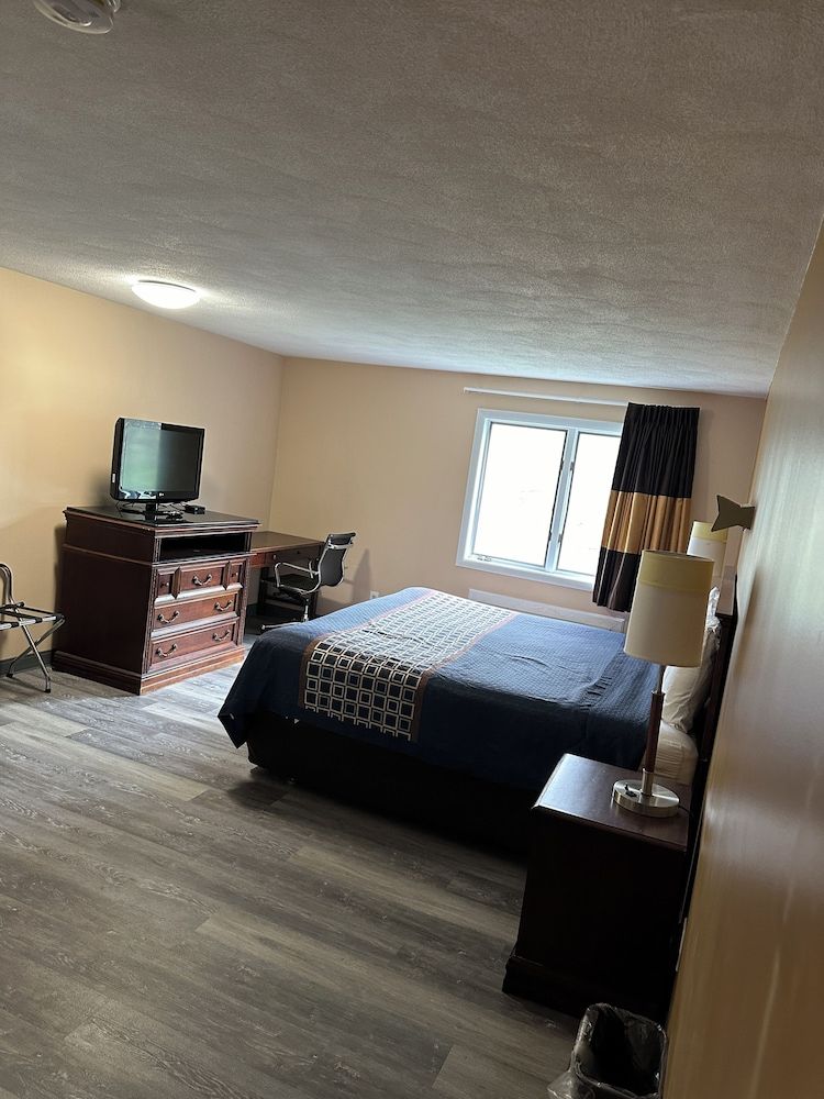 Wickford Motor Inn Room, 1 King Bed