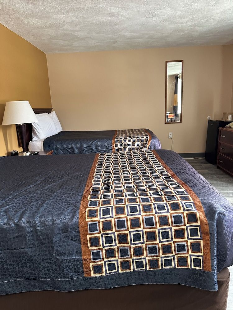 Wickford Motor Inn Room, 2 Double Beds 5