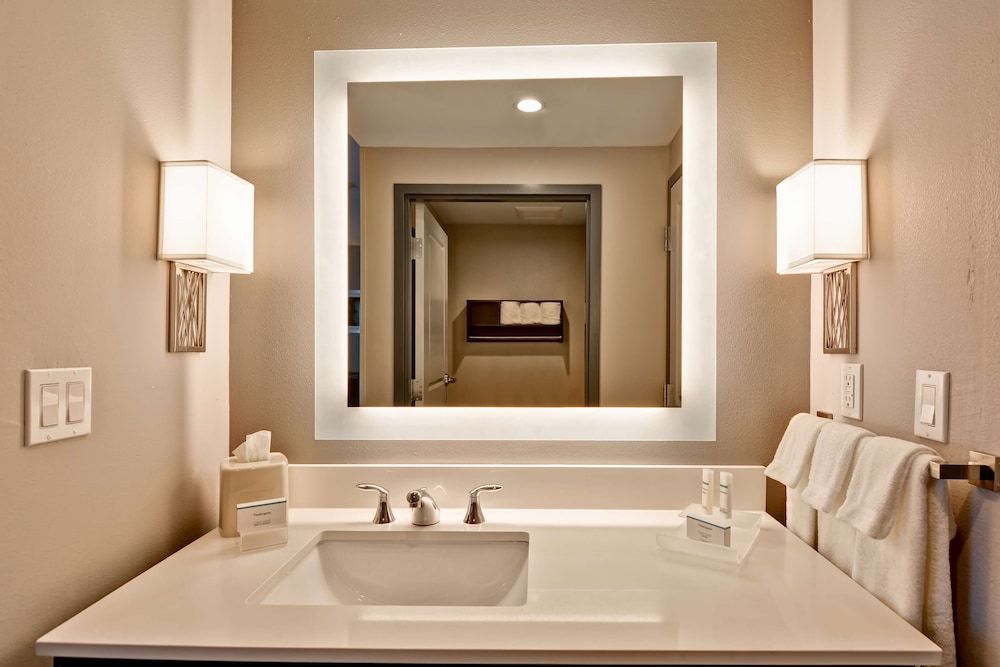 Suite, 1 King Bed, Accessible, Bathtub