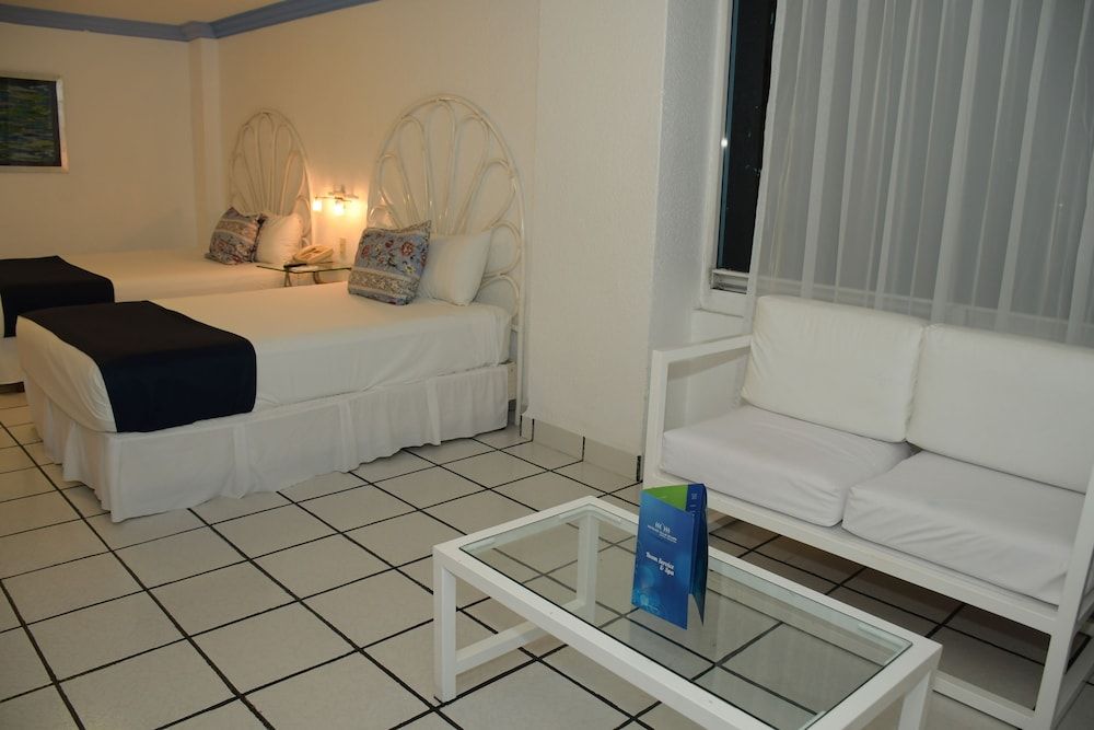 Hotel y Restaurante Villa Bejar Tequesquitengo Suite, 2 Double Beds, Lake View 3