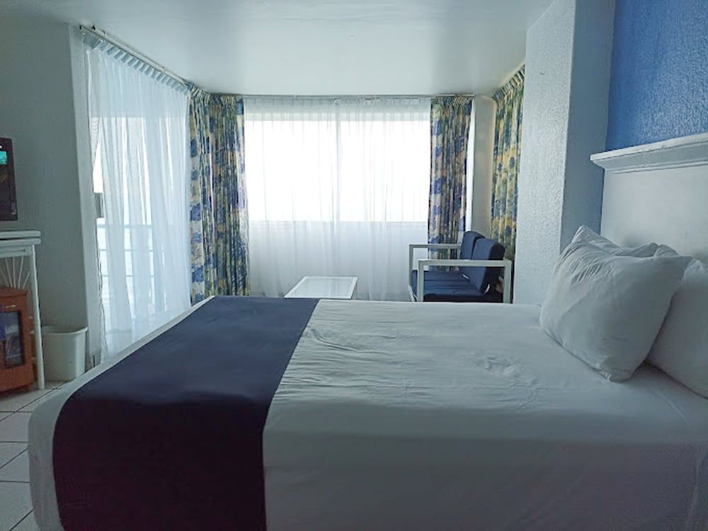 Hotel y Restaurante Villa Bejar Tequesquitengo Honeymoon Suite 6