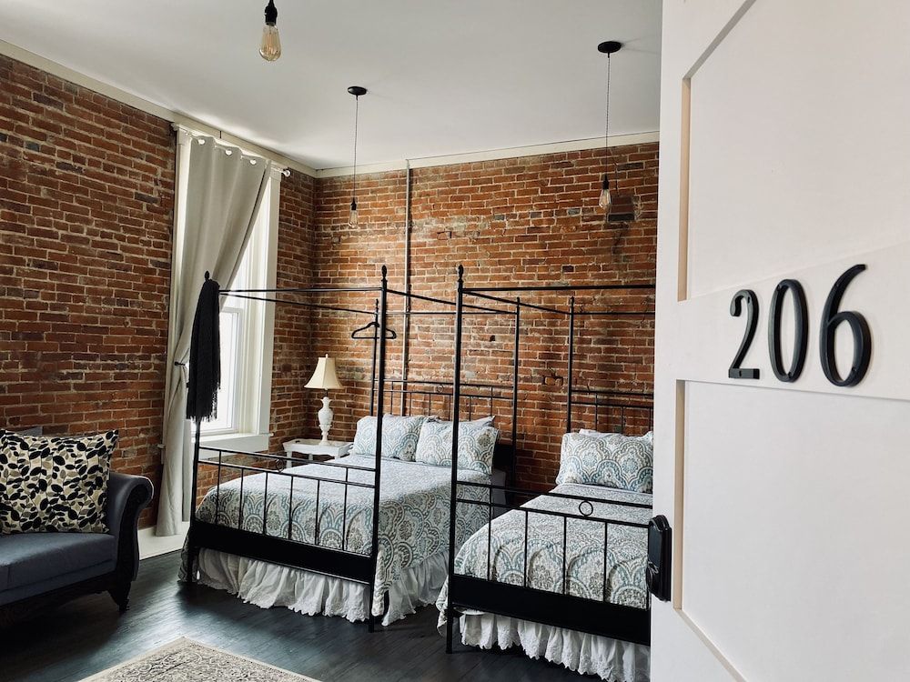 Eighteen-Ninety Sleepover Luxury Studio, 2 Double Beds (206) 3