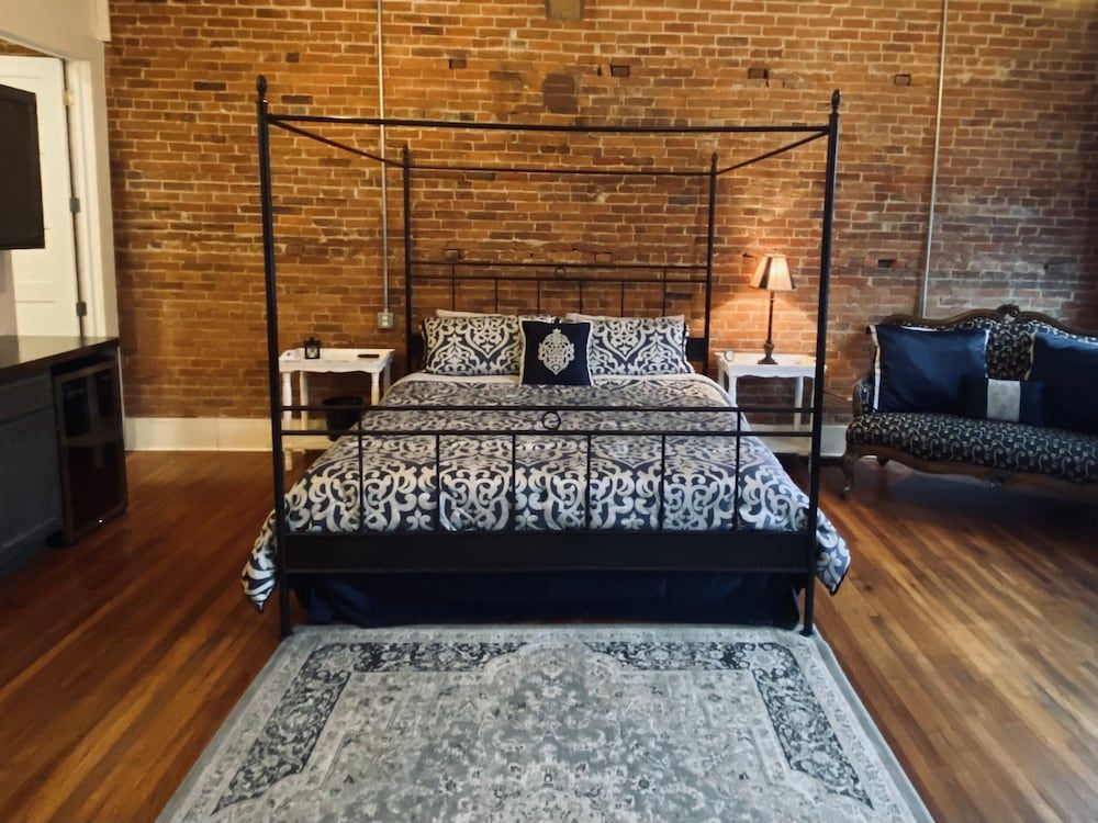 Eighteen-Ninety Sleepover Luxury Studio, 1 King Bed (202)