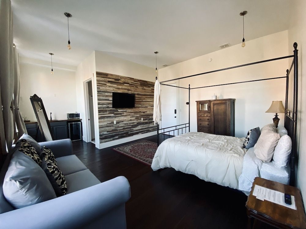 Eighteen-Ninety Sleepover Luxury Studio, 1 Double Bed, Accessible (203) 3