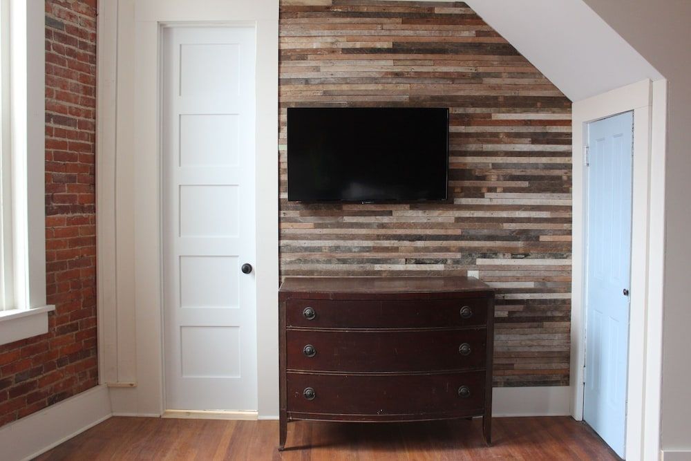 Eighteen-Ninety Sleepover Luxury Studio, 1 King Bed (202) 7