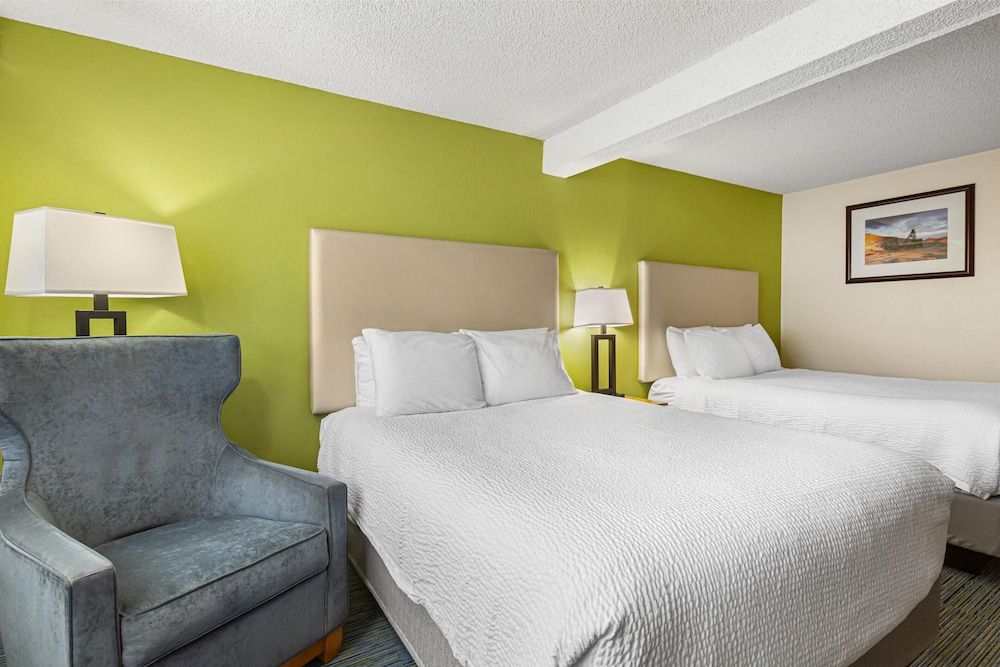 Family Suite, Multiple Beds, Non Smoking, Refrigerator & Microwave