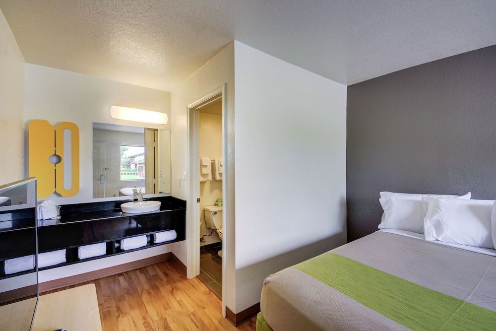 1 queen accessible non smoking kitchenette