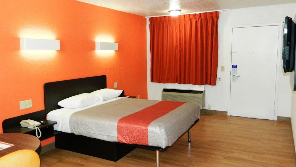 Standard Room, 1 King Bed, Smoking