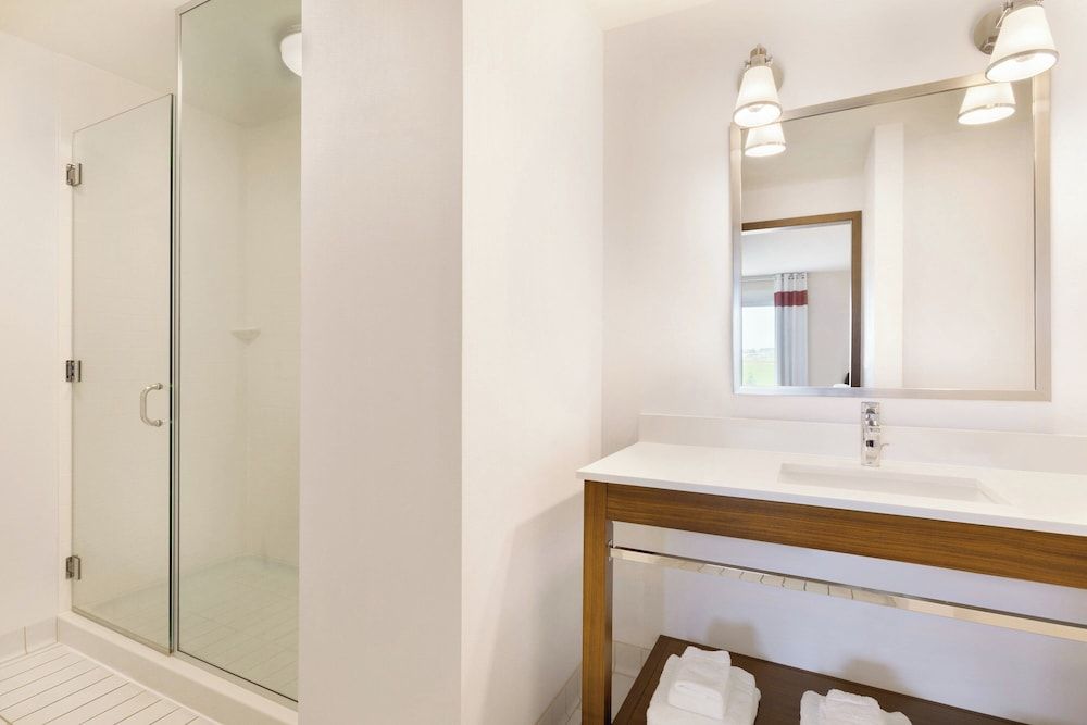 Suite, 1 Bedroom (Mobility/Hearing Accessible, Tub)
