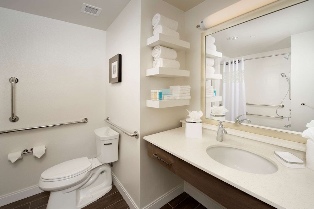 Room, 1 Queen Bed, Accessible, Non Smoking (Hearing)