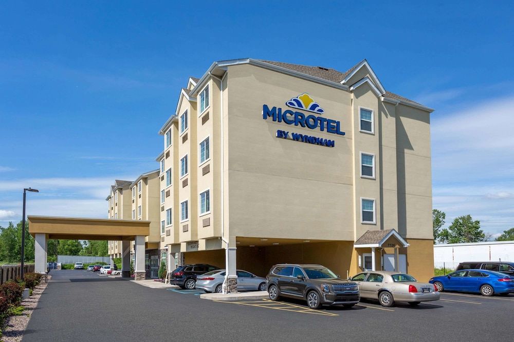 undefined Microtel Inn & Suites by Wyndham Niagara Falls 3